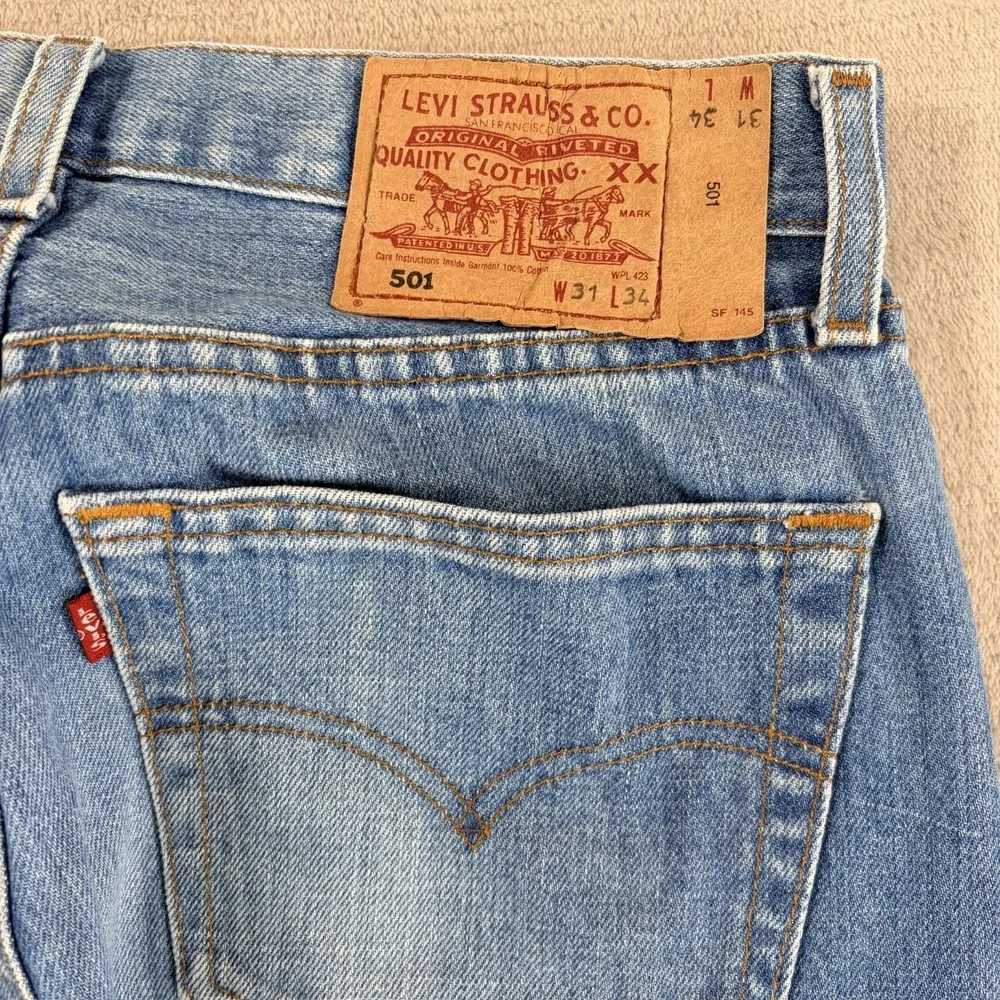 Vintage Levis 501 Jeans Men 30x33 (Tag 31x34) Blue Denim Button Fly Made Hungary